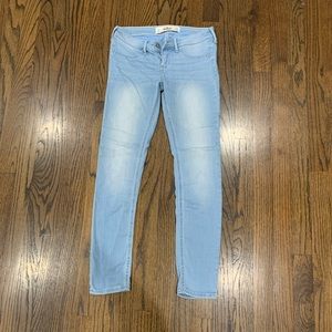 Like New Hollister Women’s Light Wash Skinny Jeans Size 3S